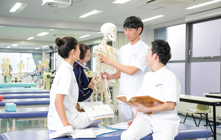 理学療法士と作業療法士の違いってなに 具体的な仕事内容は コラム 大阪保健医療大学